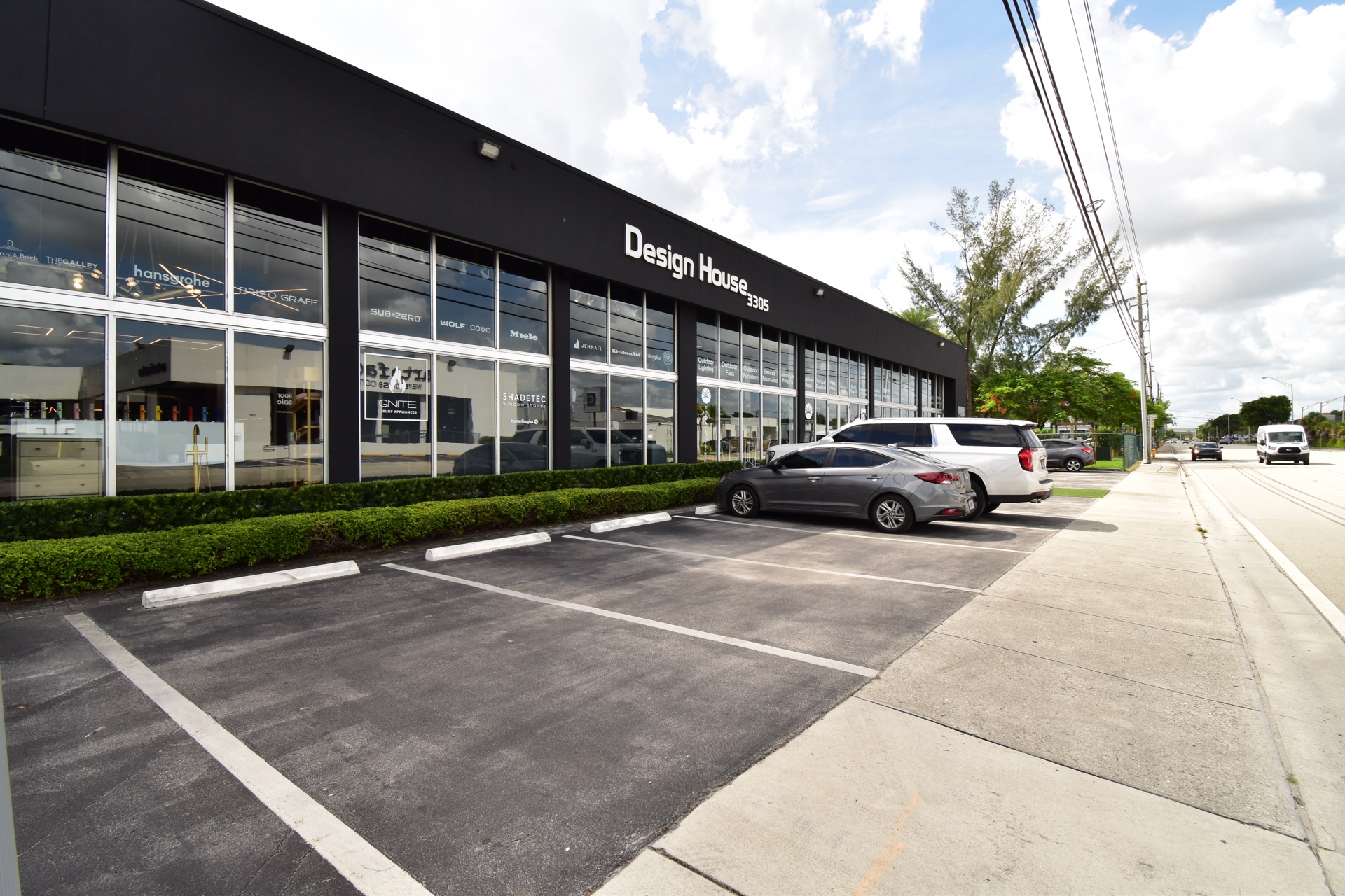 Luxapatio showroom exterior